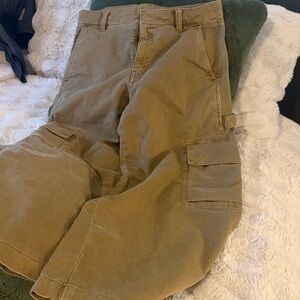 Woman’s army green gap baggy Cargo Pants . Gorgeous